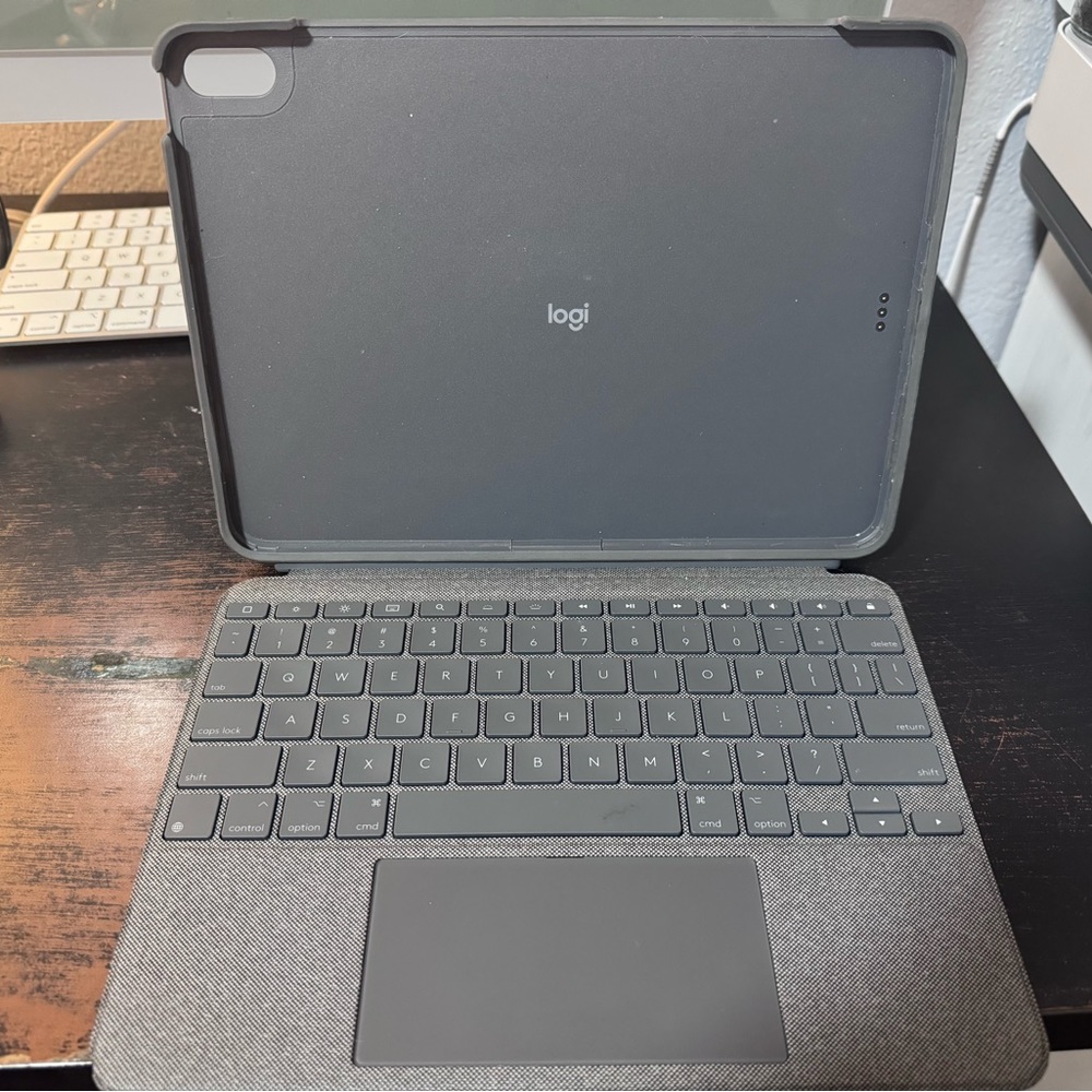 Logitech Combo Touch Keyboard Case